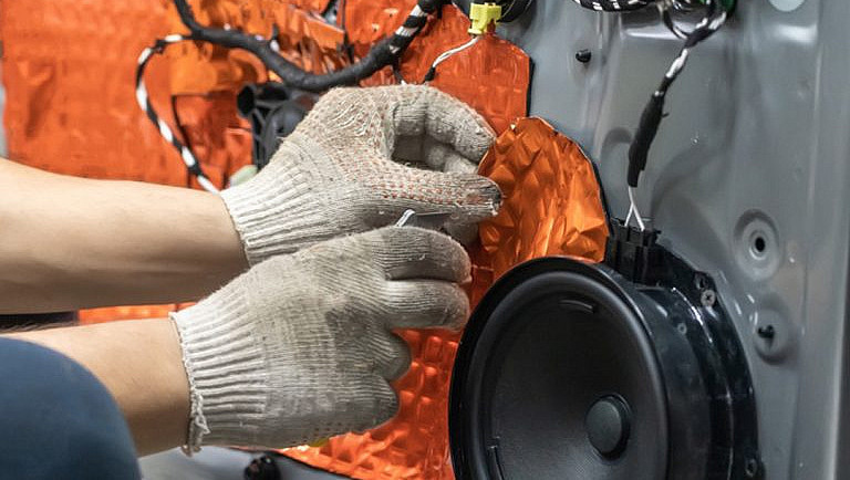 Cum să folosiți spuma de cauciuc autoadezivă impermeabilă și fonoizolantă pentru mașini