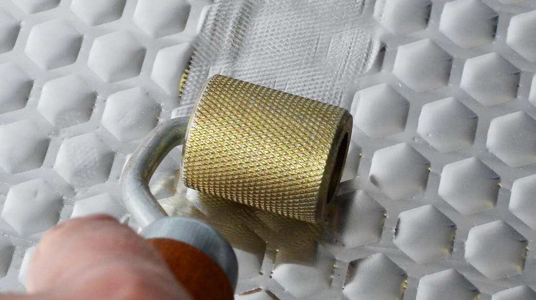 Aplikácia prítlačného valčeka Aplicarea rolei de presiune