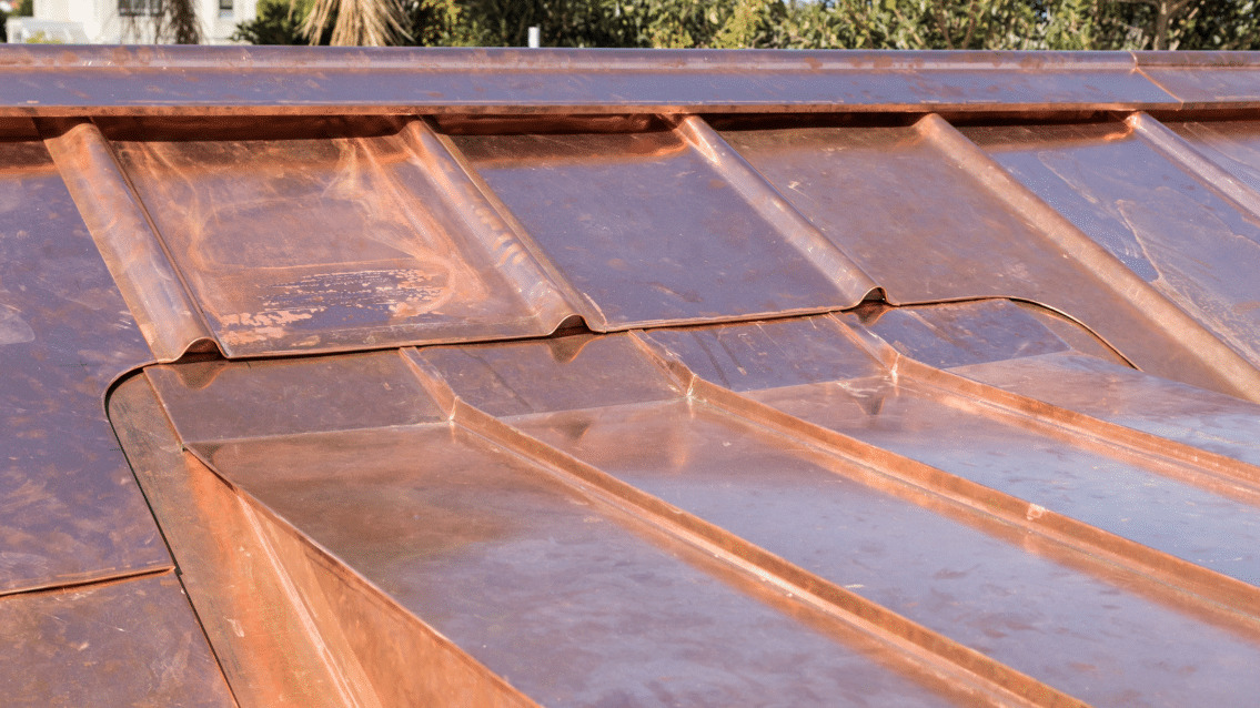 Medené plechy na streche Tablele de cupru pe acoperiș